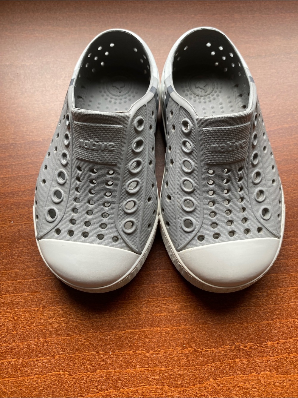 Native Kids Water Shoes in Light Grey and white